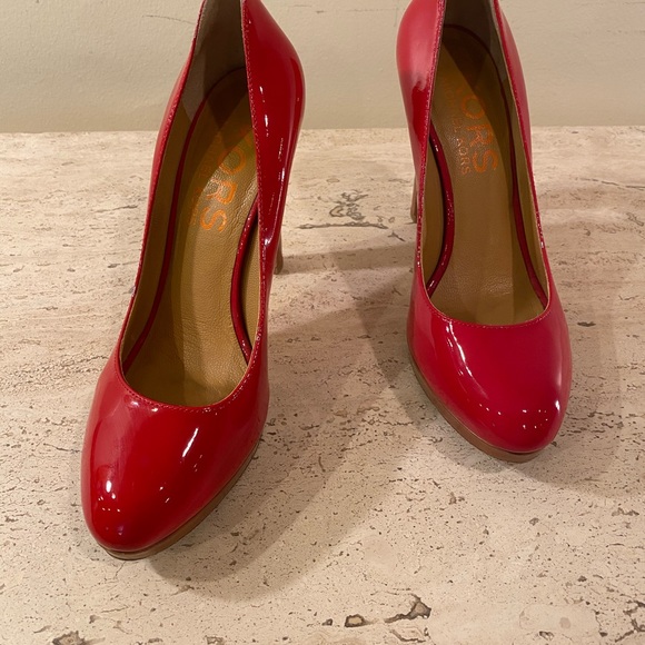 Michael Kors Platform Pumps. 6.5 - Picture 2 of 7